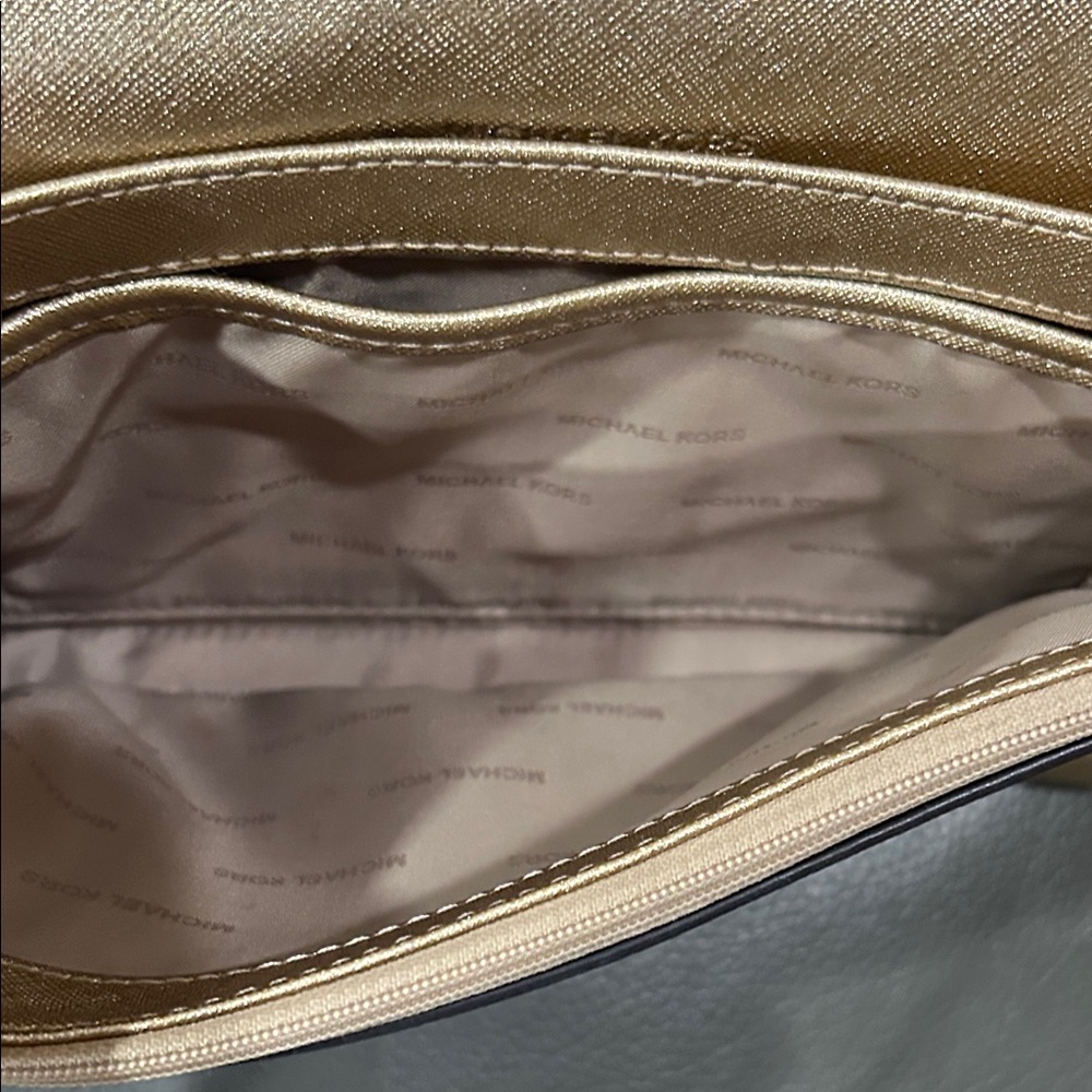 Michael Kors Jet Set Gold Crossbody Bag, PRISTINE CONDITION (dimensions 9.5”x7”) - Picture 7 of 16